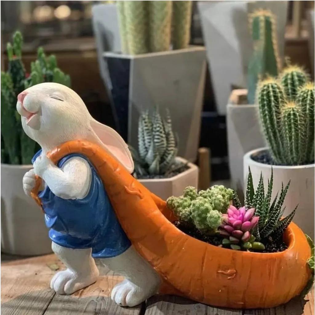 Havuç Taşıyan Tavşan Kokulutaş Saksı